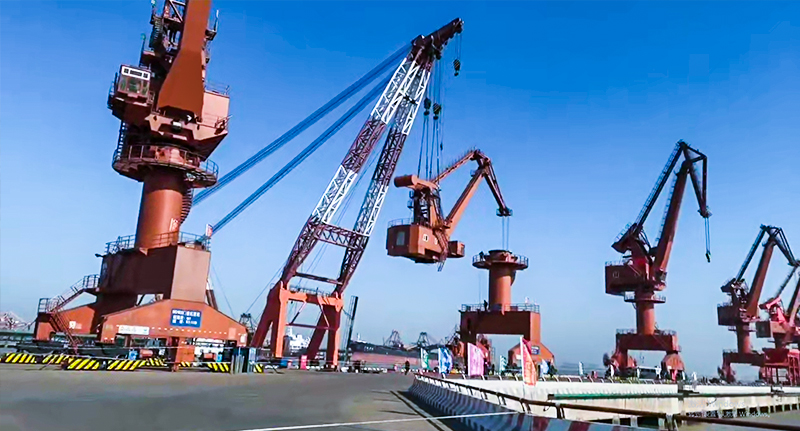 Dismantling of the Gantry cranes in Huanghua